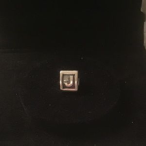 Pandora J Blocked Initial